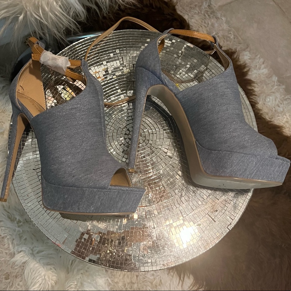 MANEATERS: 4.5 Inch Stilettos Size 10 - Picture 7 of 7